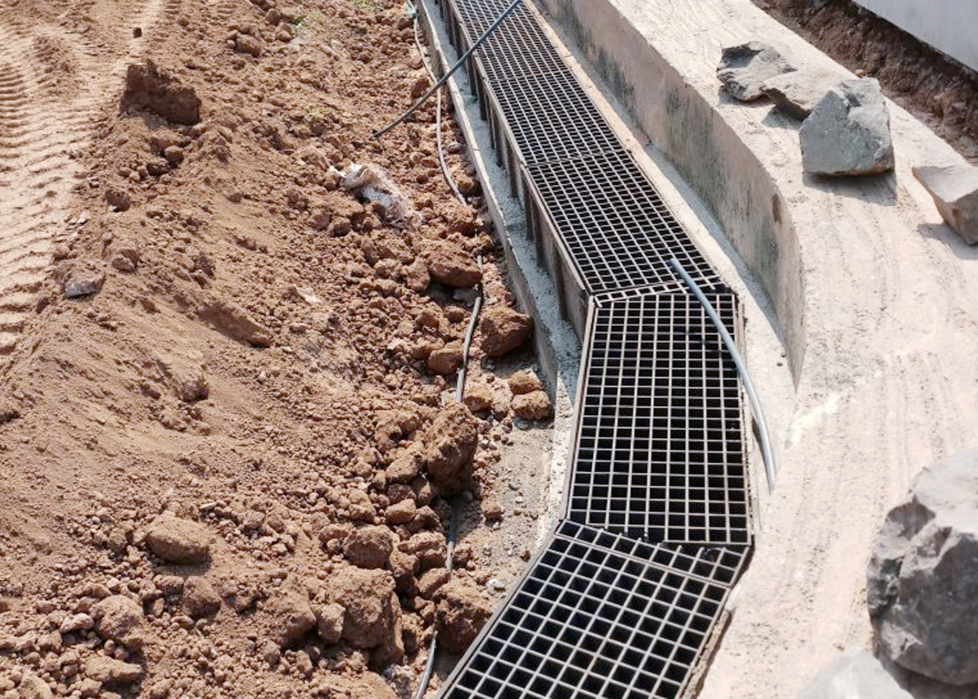 drain-channels-with-grating-gully-cover